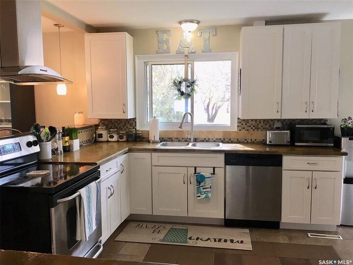 Photo de la propriété:  114 Gladstone Avenue S  SK S3N 2B5 
