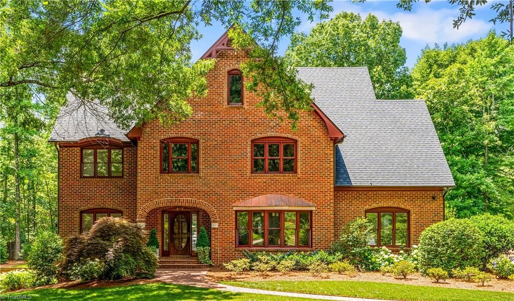 Property Photo: 807 Blanton Place NC 27408