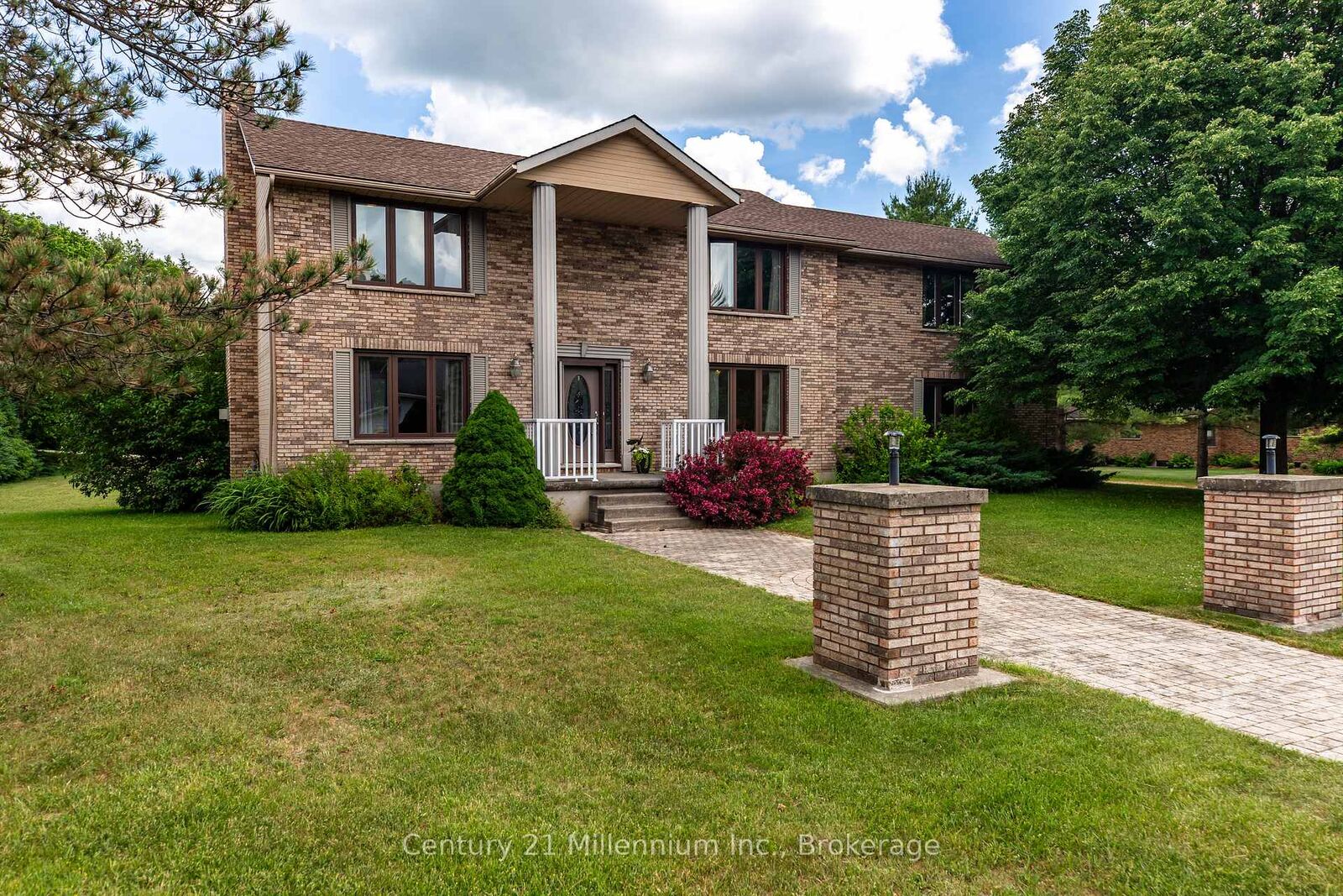Property Photo:  103 Cedar Court  ON N0H 1G0 