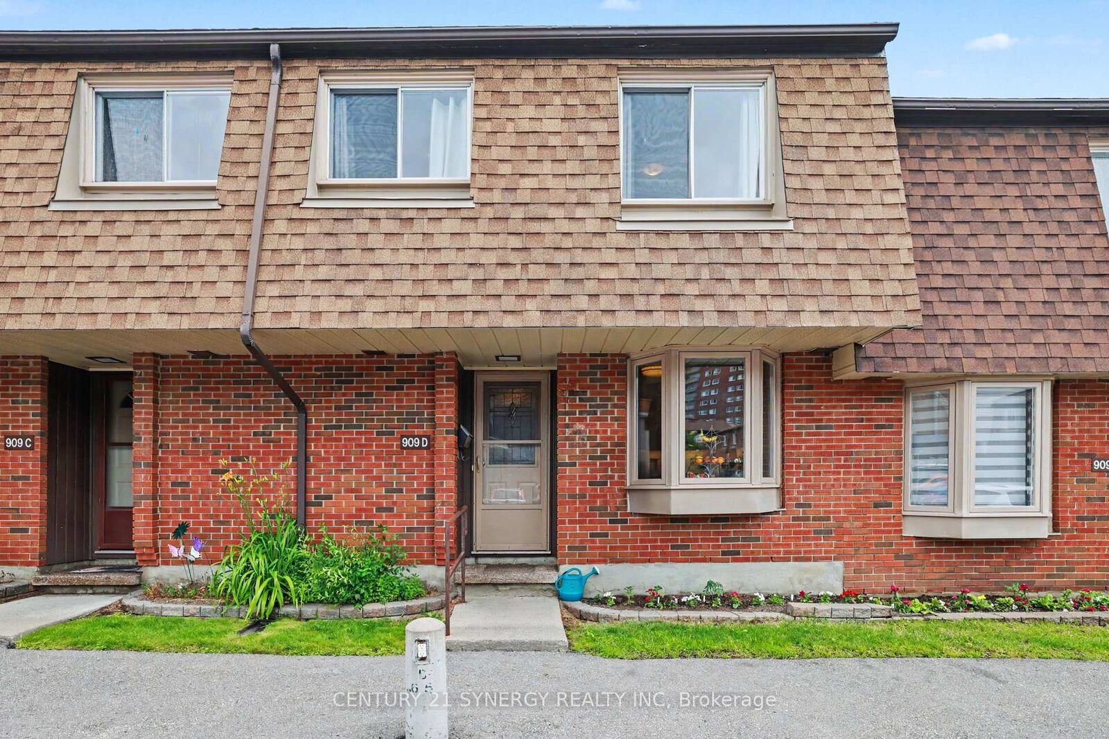 Property Photo: 909D Elmsmere Road ON K1J 8G4