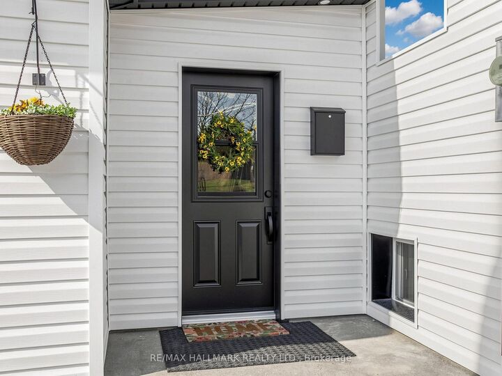 Property Photo: 19 Ludlow Street ON L4R 4B7