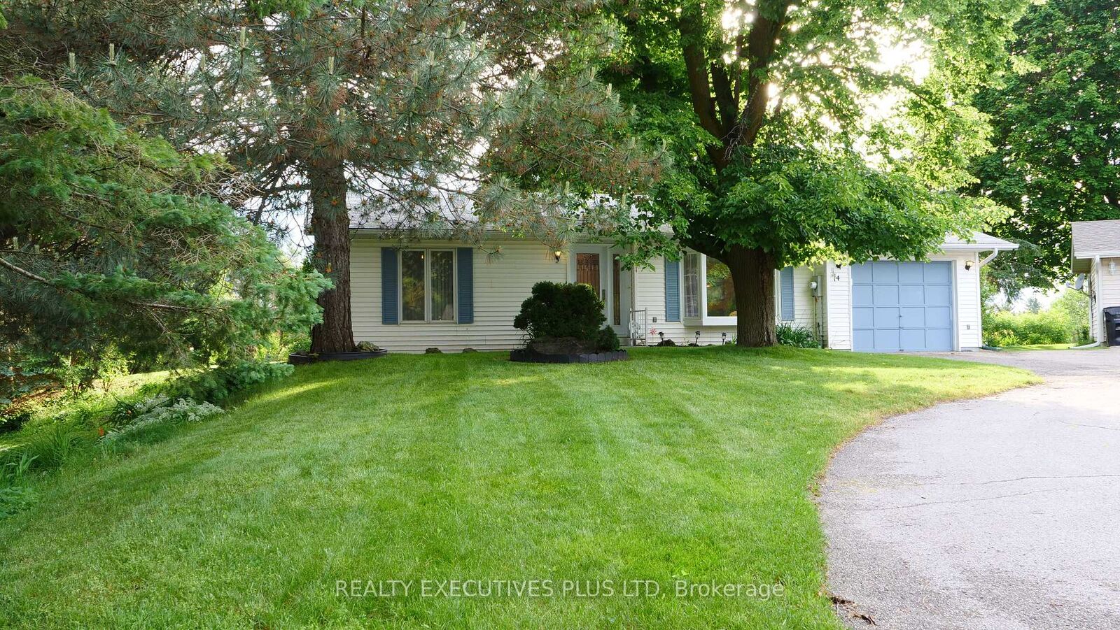 Property Photo: 14 Butternut Court ON L0G 1W0