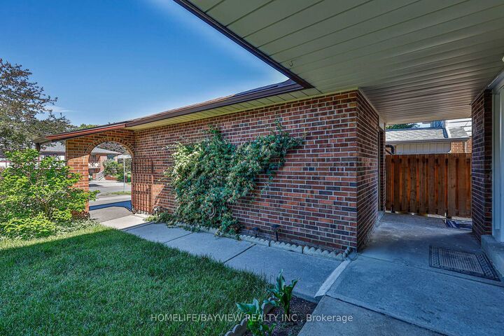 Property Photo: 27 Bedle Avenue ON M2H 1K7