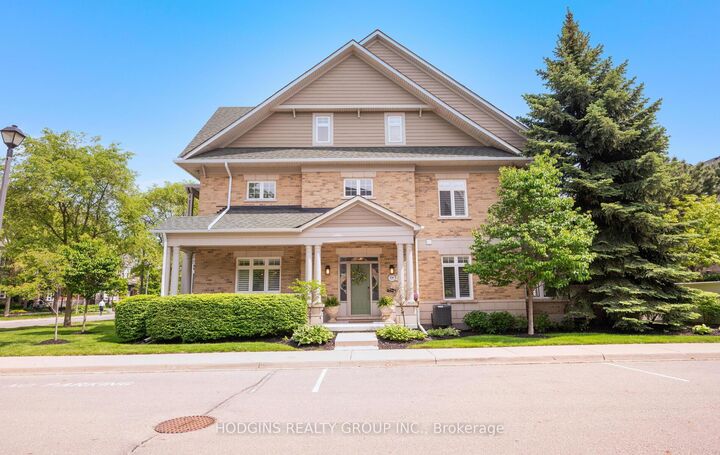 Property Photo: 136 St Lawrence Drive 42 ON L5G 4V1