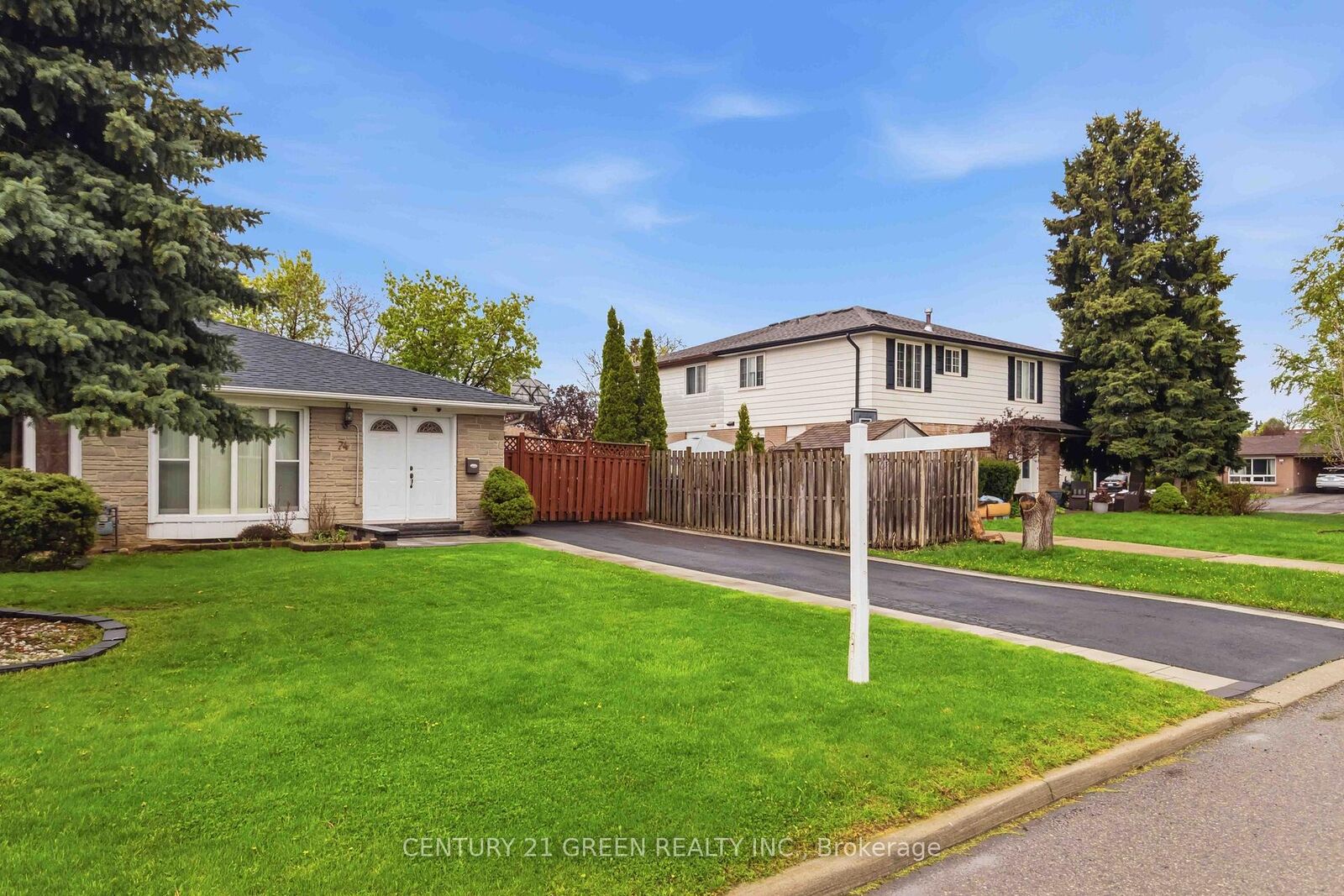 Photo de la propriété:  74 Davenport Crescent  ON L6T 3L6 