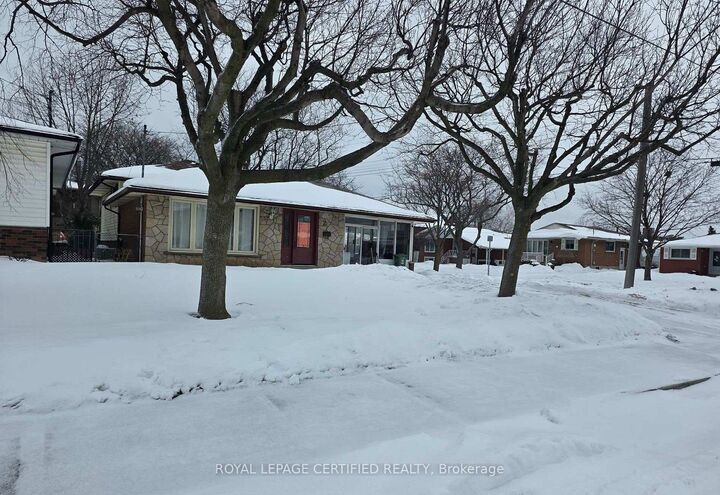 Property Photo: 2 Rideau Crescent ON L8T 2S9