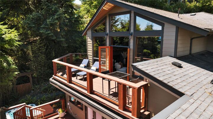 Property Photo: 1370 Ivor Rd BC V9X 1P7