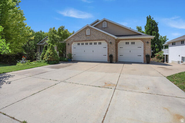 Property Photo:  1407 E 5600 S  UT 84403 