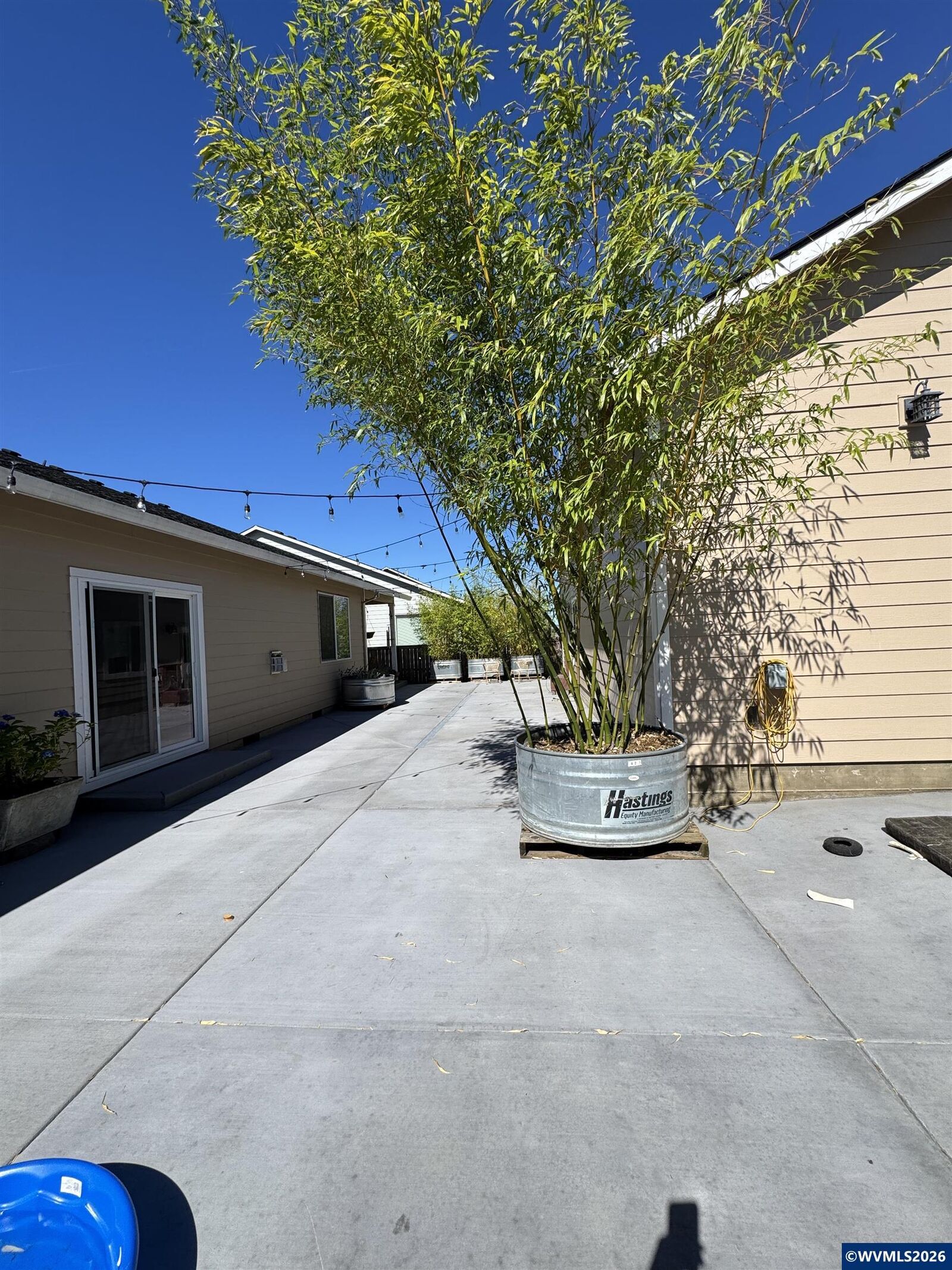 Property Photo: 2151 NE Deciduous Av OR 97321