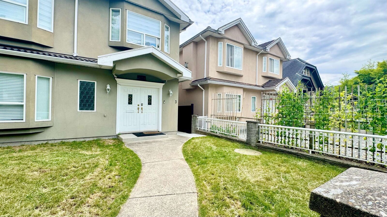 Property Photo:  