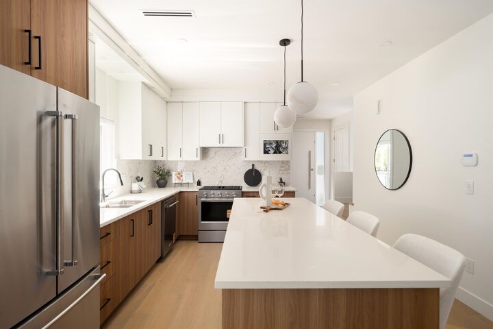 Property Photo: 6176 Elgin Avenue 2 BC V5H 3S4
