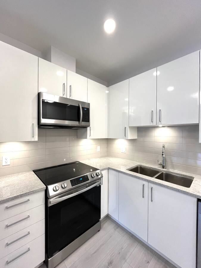 Property Photo:  32690 14th Avenue  BC V2V 2N8 