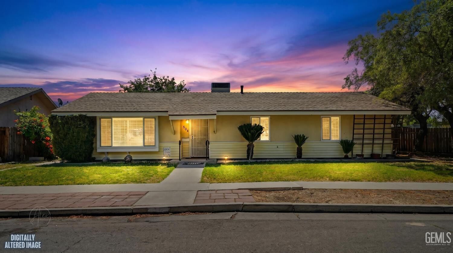 Property Photo: 904 Bell Avenue CA 93268