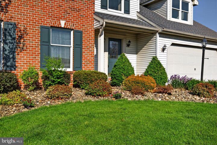 Property Photo:  30 Red Maple Circle  PA 17078 