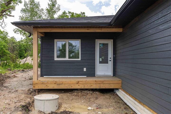 Property Photo:  214 Barkman Avenue  MB R0A 0V2 