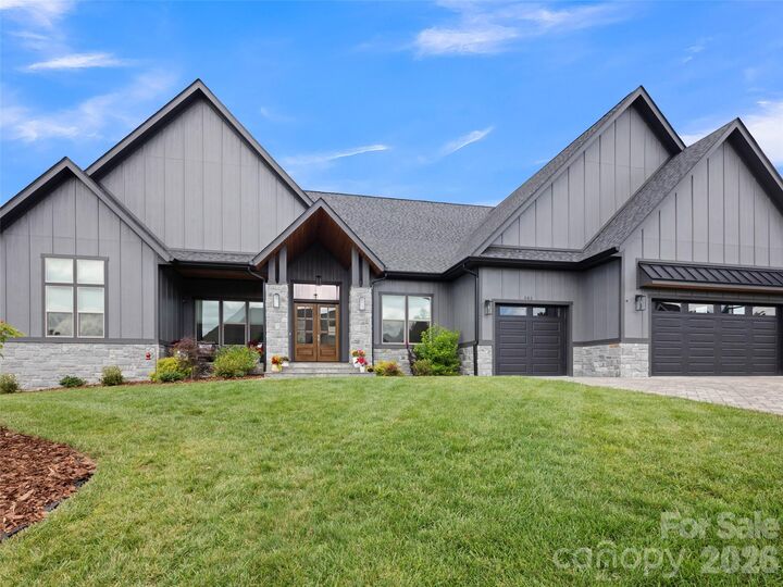Property Photo:  582 Daniel Circle Drive  NC 28759 