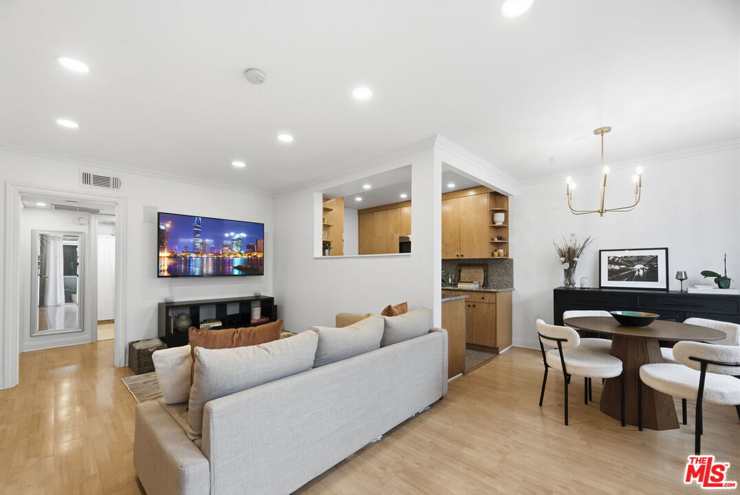 Property Photo: 11718 Darlington Ave, Unit 7 CA 90049