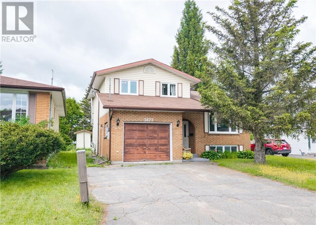 Property Photo: 3877 Macmillan Drive ON P3N 1H9