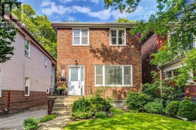 Property Photo: 407 Woodbine Avenue 2nd Floor ON M4L 3P7