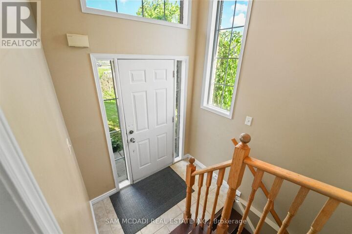Property Photo:  87 Rundle Crescent  ON L4N 8E6 