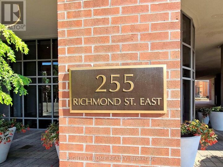 Property Photo:  255 Richmond Street East 401  ON M5A 4T7 