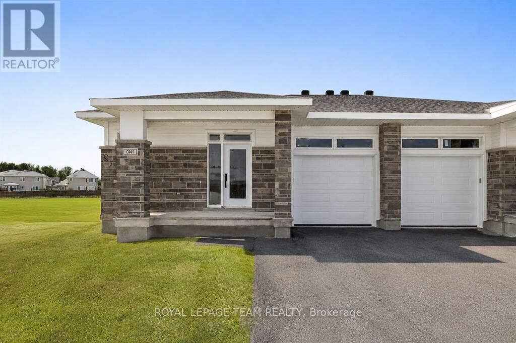 Property Photo: 1136 Moore Street 2 ON K6V 0H2