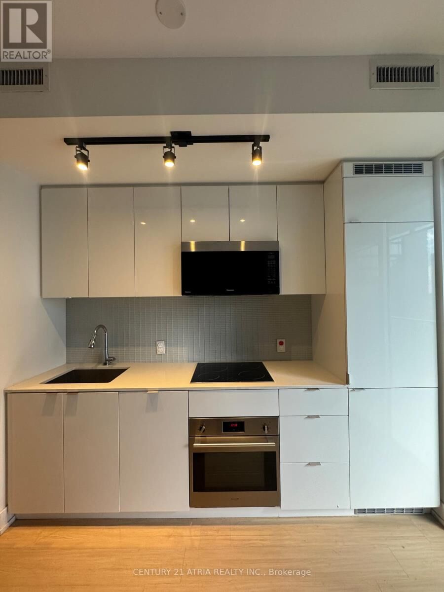 Property Photo: 7 Grenville Street 2402 ON M4Y 0E9
