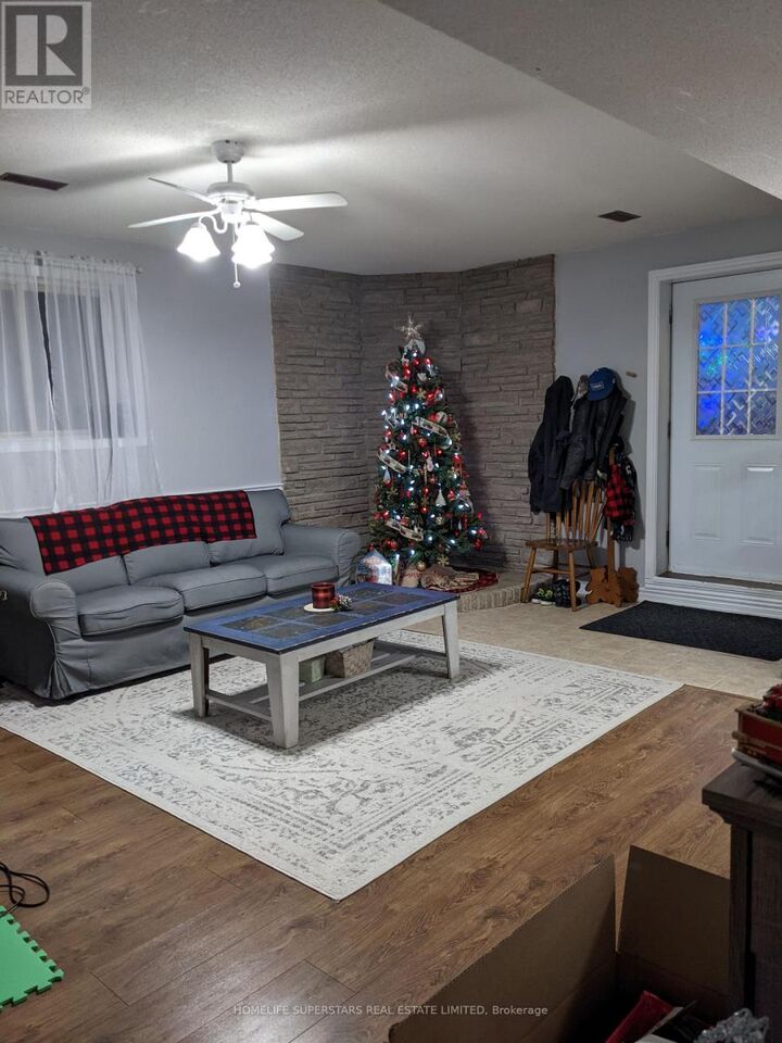 Property Photo: 2 Hoddle Crescent ON N2N 2N2