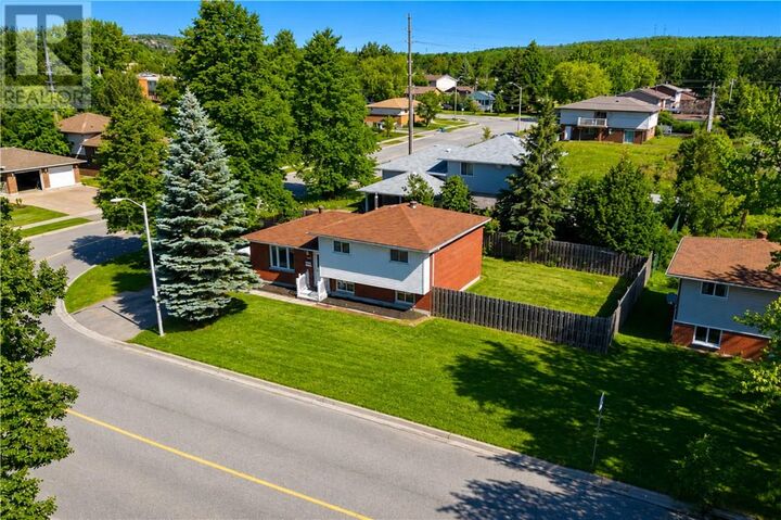 Property Photo: 1290 Lillian Boulevard ON P3A 2R7