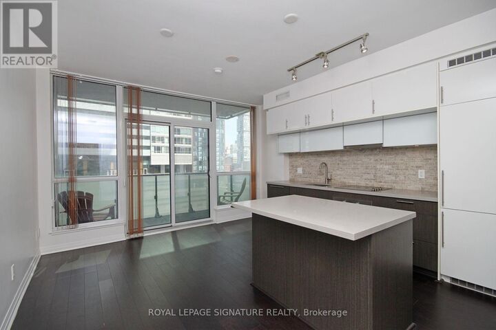 Property Photo:  8 Mercer Street 1012  ON M5V 0C4 