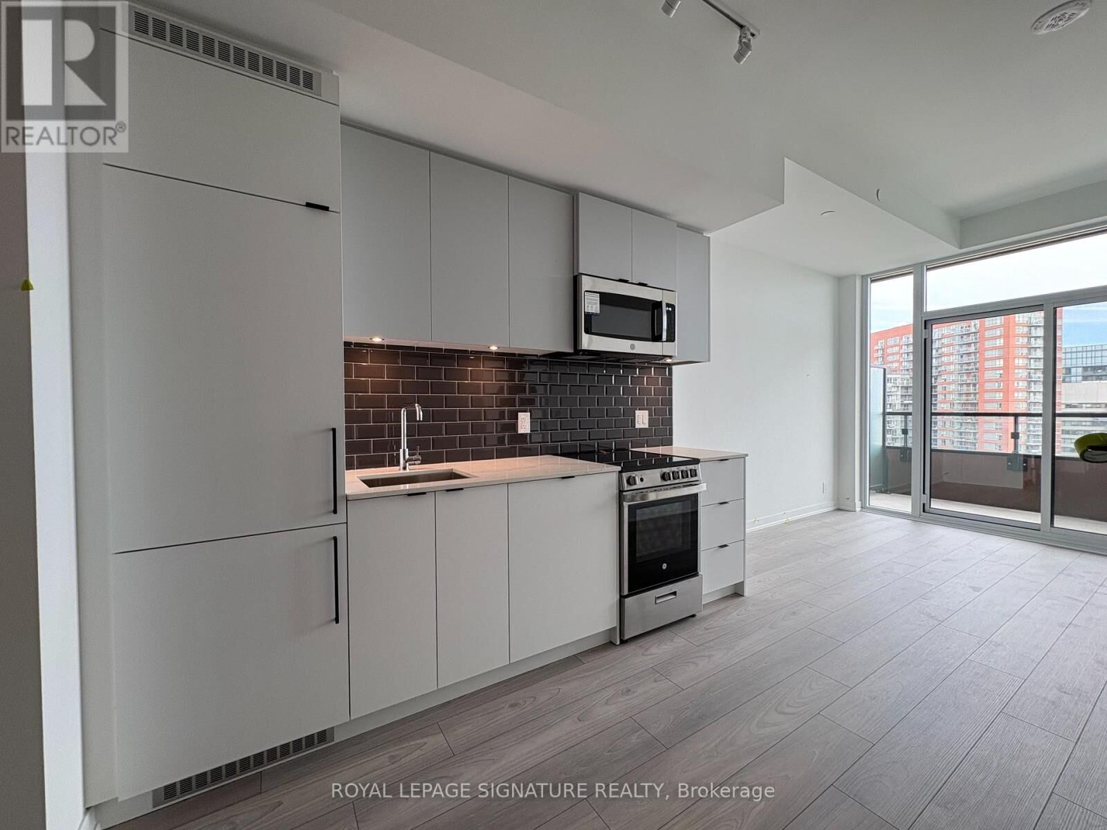 Property Photo: 285 Dufferin Street 1108 ON M6K 0J2