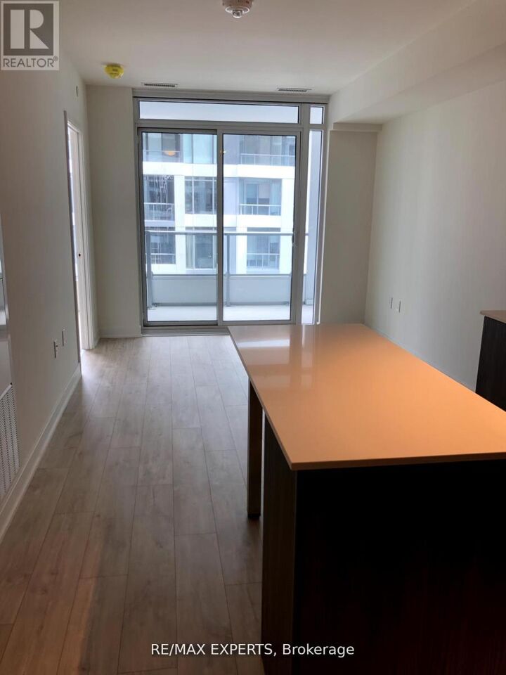 Property Photo:  27 Bathurst Street 1214W  ON M5V 2P1 