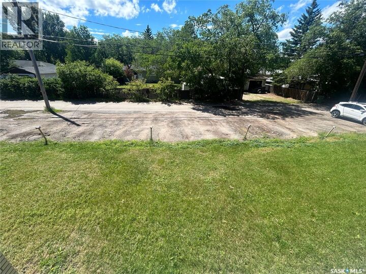 Property Photo:  13 1811 8th Avenue N  SK S4R 0G5 