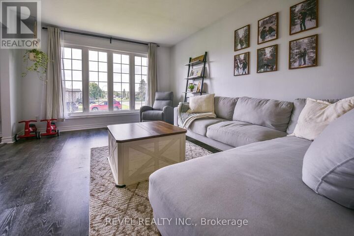 Property Photo:  1213 Lozanne Crescent  ON P4P 1E7 