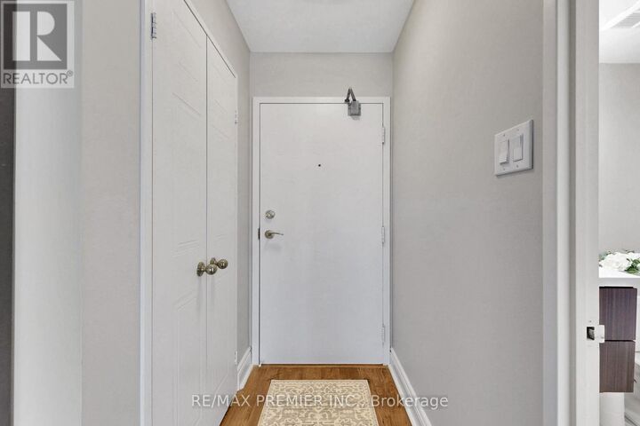 Property Photo:  95 Prince Arthur Avenue Ph 824  ON M5R 3P6 