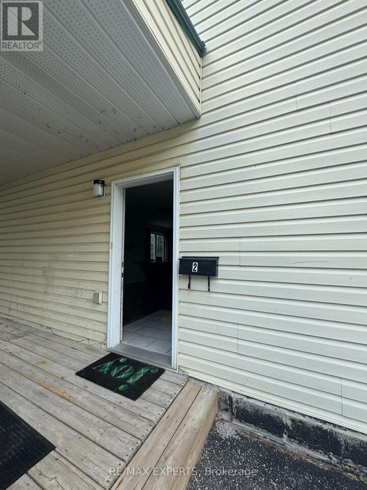 Property Photo:  630 Dominion Avenue Unit B  ON L4R 1R6 