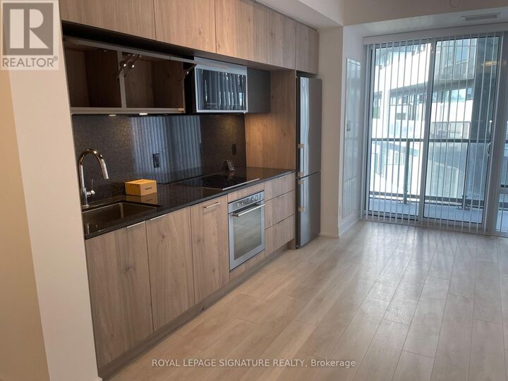 Property Photo: 25 Adra Gardo Way 701 ON M2J 0H6