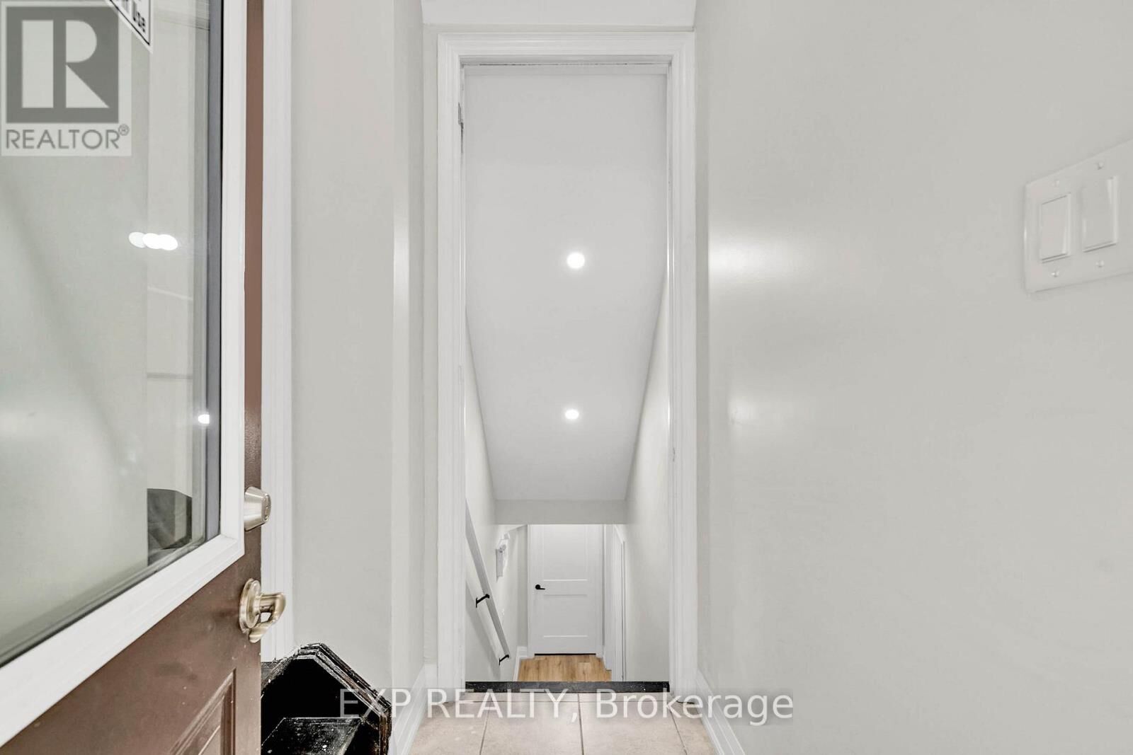 Property Photo:  448 Dougall Avenue Unit B  ON L7C 4A6 