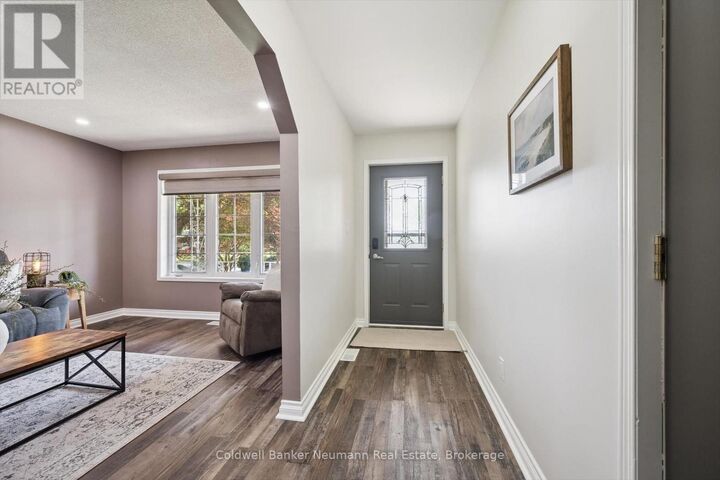 Property Photo:  454 Hibernia Street  ON N5A 5W3 