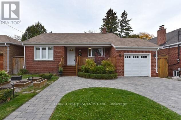 Property Photo:  105 Parkview Hill Crescent  ON M4B 1R5 
