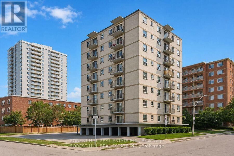Property Photo:  92 Robinson Street 503  ON L8P 1Z1 