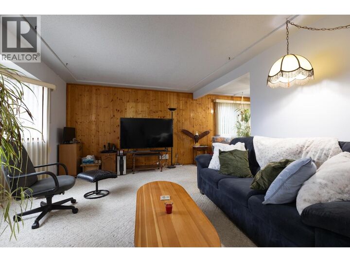 Property Photo: 379 Killoren Crescent BC V2M 6J8