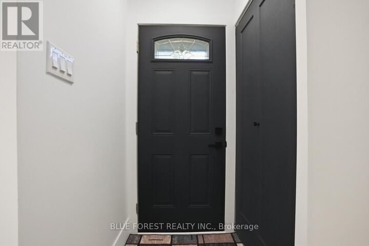 Property Photo: 226 Highview Avenue West 17 ON N6J 4K1