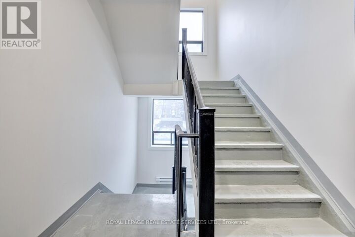 Property Photo: 20 Duke Street 9 ON L8P 1X1