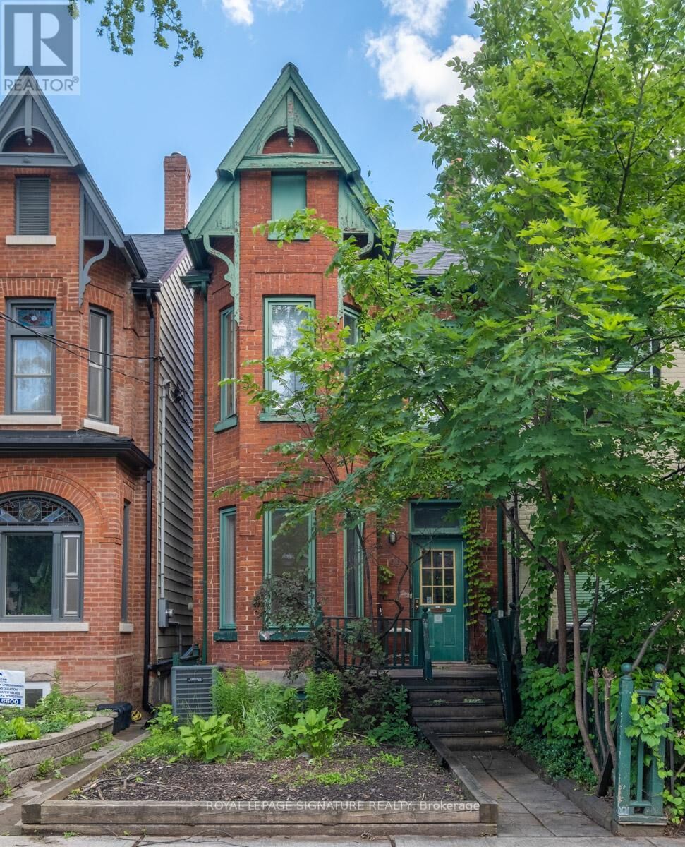 Property Photo:  199 Major Street  ON M5S 2L4 
