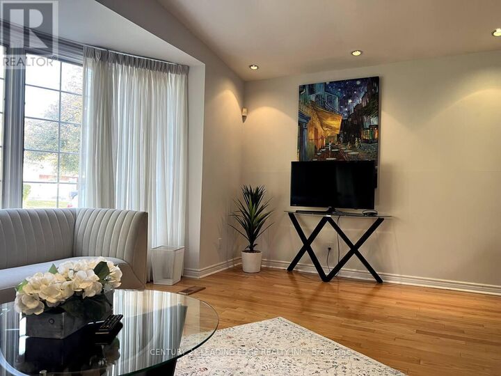 Photo de la propriété:  48 Houston Crescent  ON M2J 3H8 
