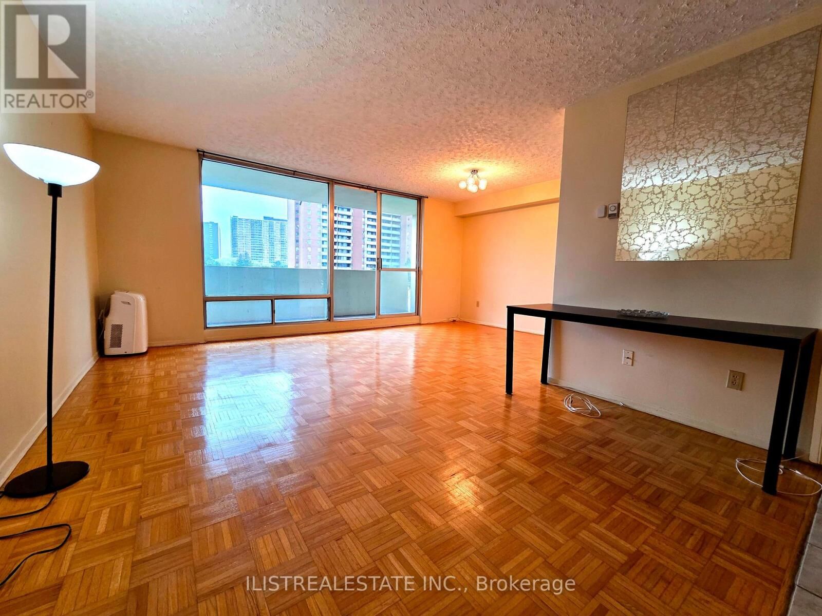 Property Photo: 5 Massey Square 407 ON M4C 5L6