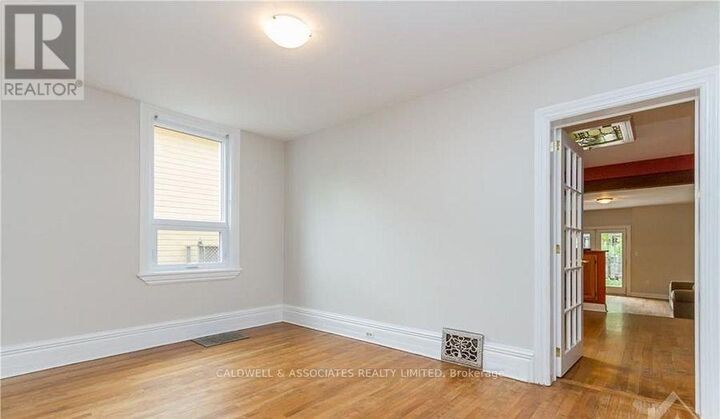 Property Photo:  245 Mackay St Street  ON K1M 2B6 