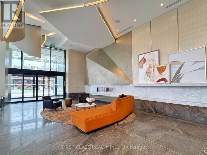 Property Photo: 858 Dupont Street 818 ON M6G 0C1