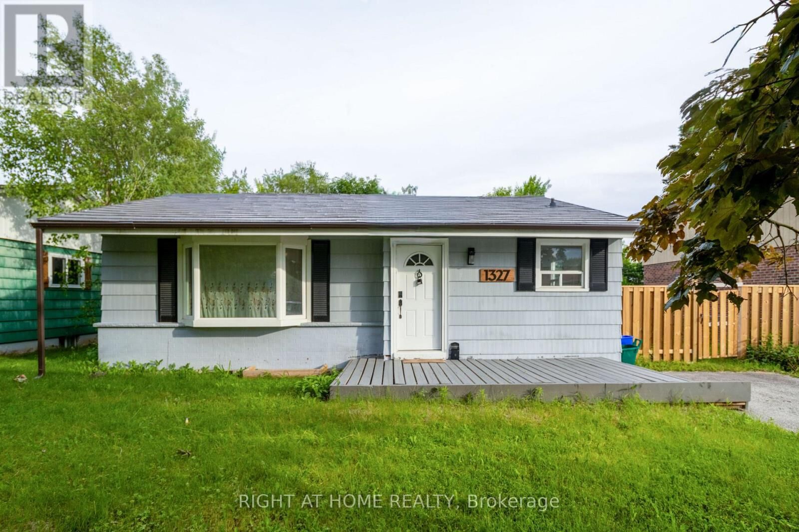 Property Photo: 1327 Commerce Street ON L1W 1E1